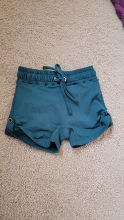 NEW BOMBSHELL SPORTSWEAR SHORTS SIZE SMALL