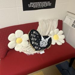 Perfect Cheap Dorm Room Couch!! 
