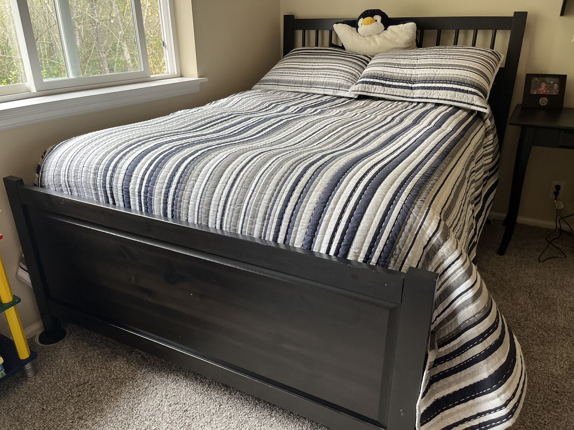 Double bed/Full Size/Black Wood