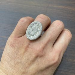 White Gold 18k Gold With Round And Baguette diamond