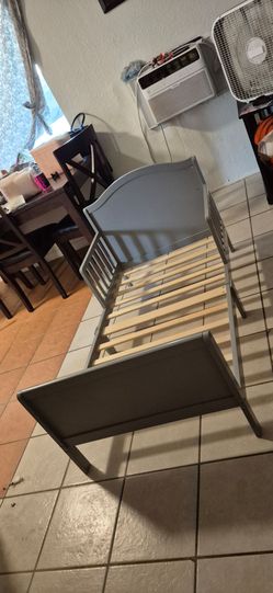 Toddler bed