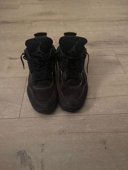 Black cats: size 11