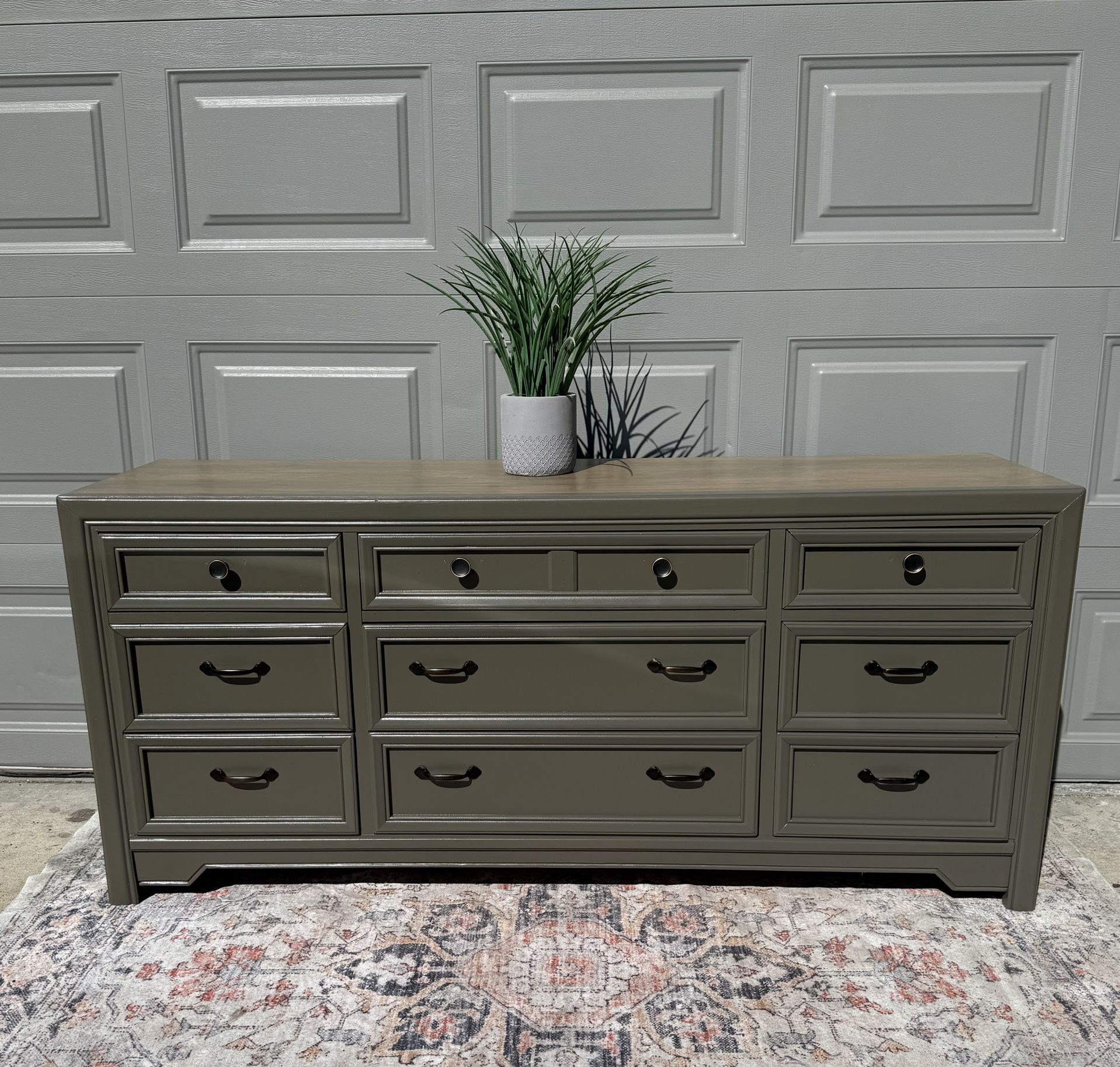 Thomasville 9 Drawer Solid Wood Dresser 