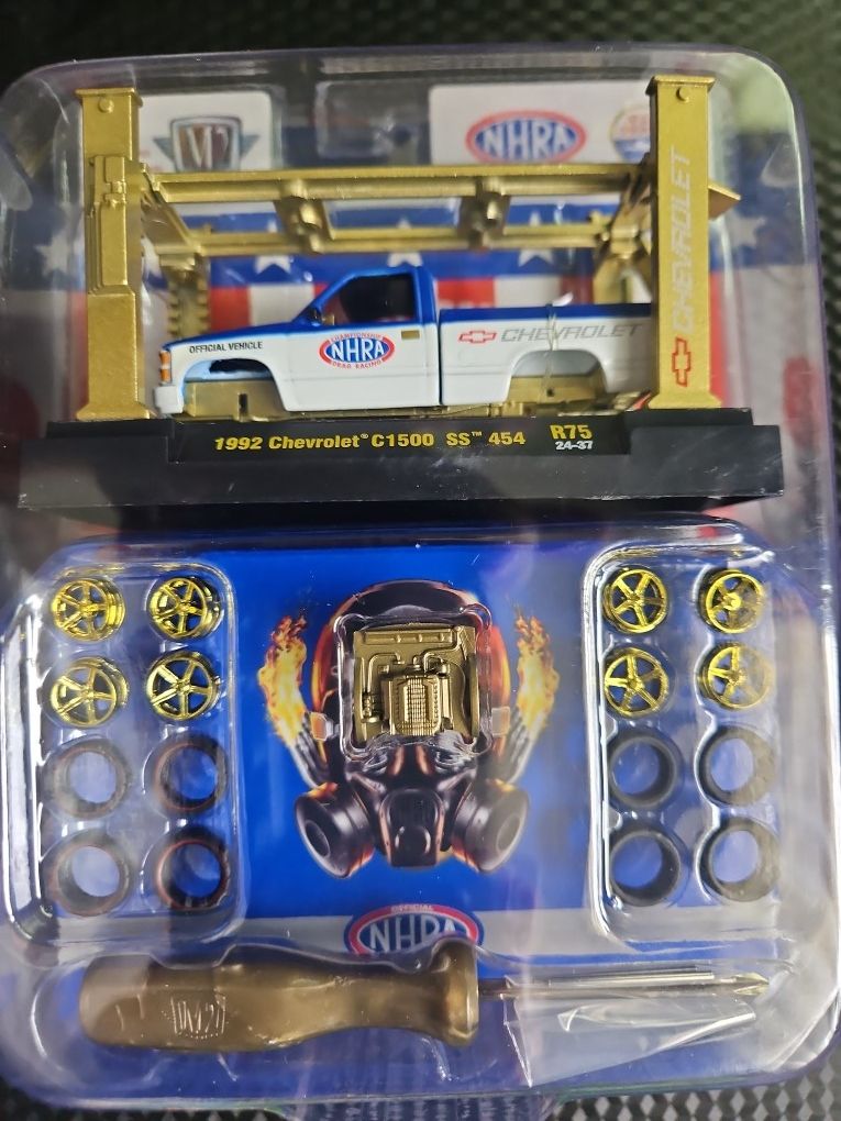 M2 Machines Kit Chevrolet C1500 Chevy SS 454 Truck Chase NHRA