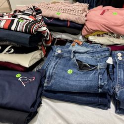 Women’s Clothes/Ropa de Mujer