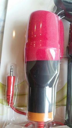Condenser microphone 3.5mm plug.