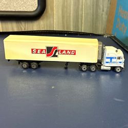 Kenworth Sea-Land Tractor Trailer/Semi Diecast Truck White Blue Red
