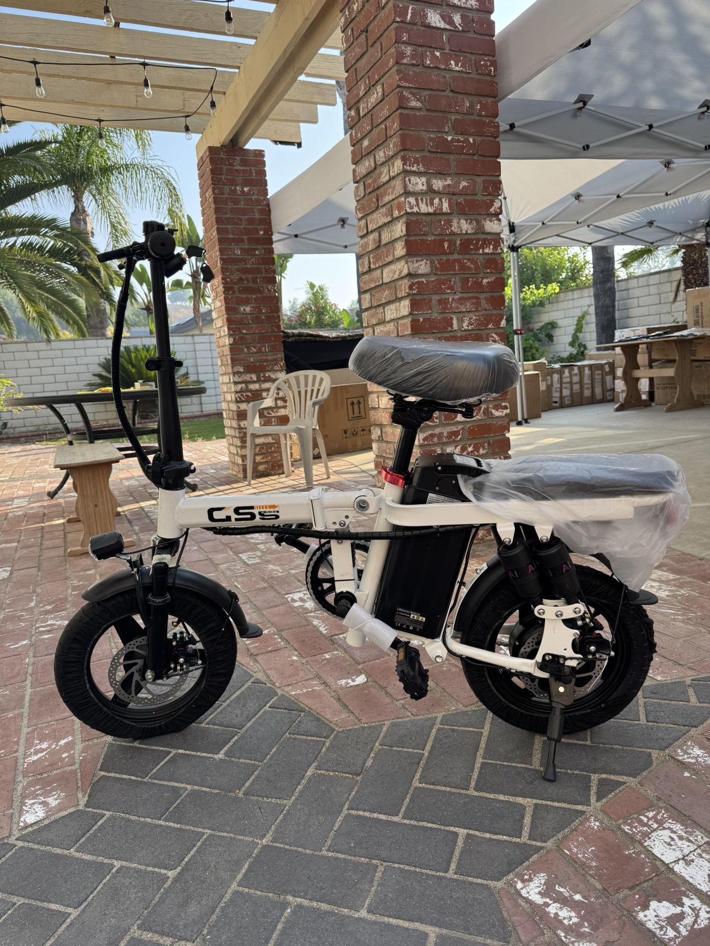 Folding electric bicycle