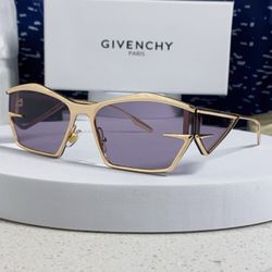 A must-have for travel, unisex sunglasses