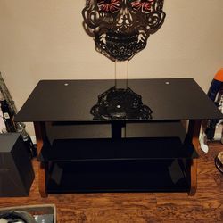 3 Tiered black glass w/ wooden legs TV stand ( GRE