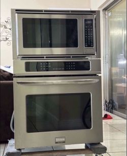Frigidaire Gallery Oven & Microwave- Excellent Condition