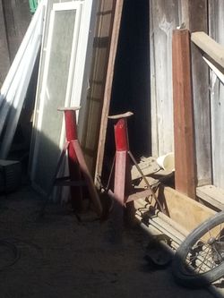 Diesel jackstands
