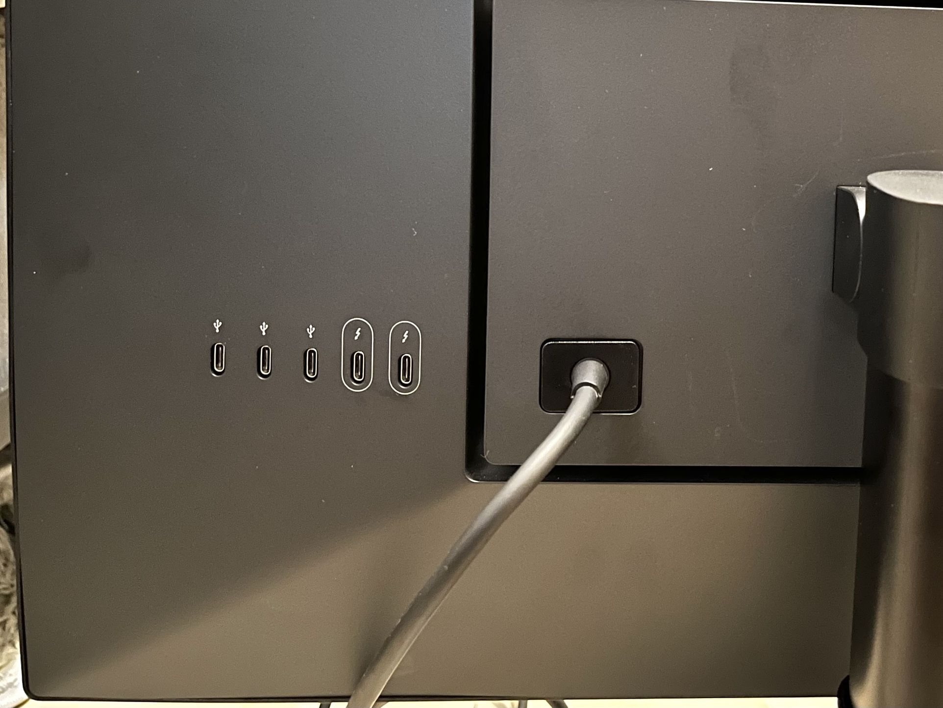 LG Ultrafine 24” 4K Thunderbolt Display for MacOS