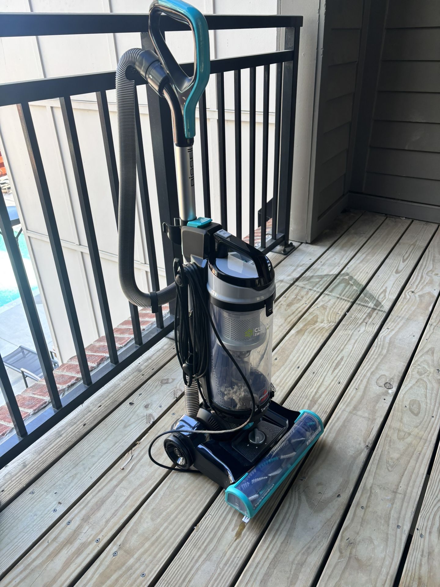 Boswell Swivel Cleanview Vacuum- Barely/lightly Used