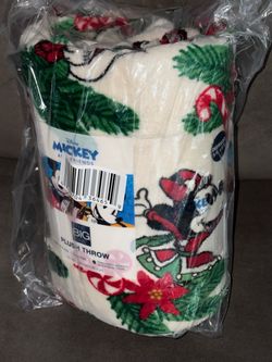 New Disney Mickey & Friends Christmas Super Soft Oversized Blanket Throw 60 X 72”