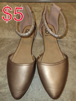 Daisy Fuentes 7.5 Rose Gold Flat