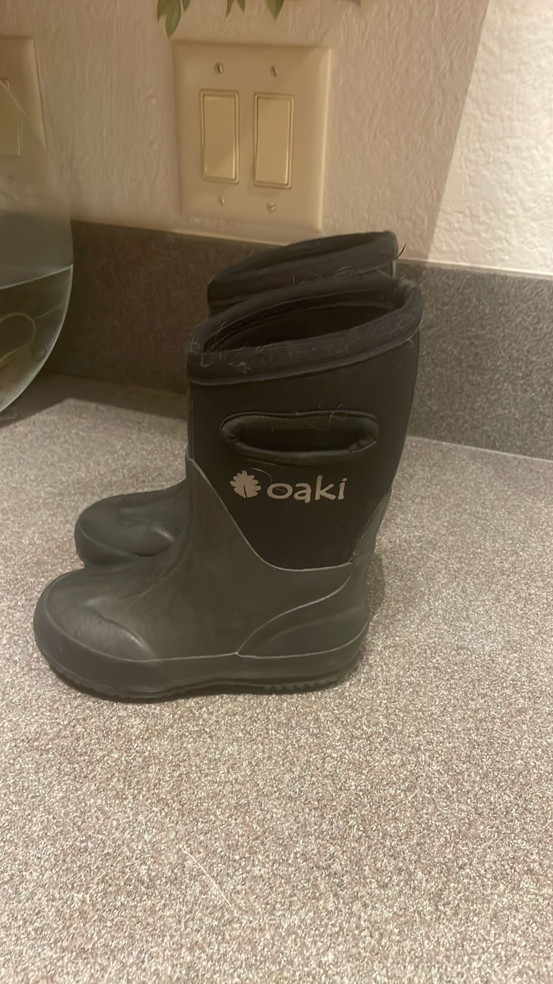 Oaki black rain, weather, snow boots kids size 8