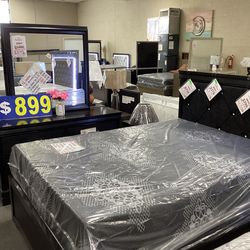 4 Pc Queen size Bedroom Set