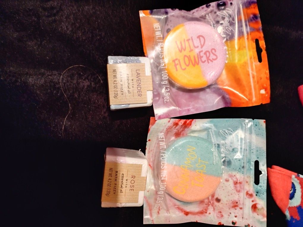 Bath Bombs And Shower Bombs Two Each Pick Up Only