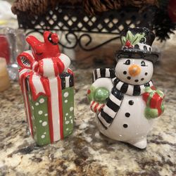 Fitz & Floyd Frosty’s Frolic Salt & Pepper Set