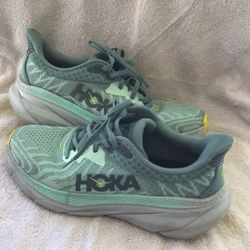 HOKA. 