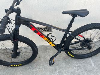 Trek Roscoe 8 Mountain Bike