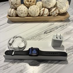 📱Apple Watch Series 10 – 42mm (Like New Condition)