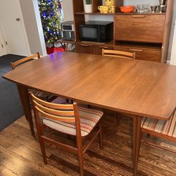 Vintage MCM Broyhill “Emphasis” Dining Table