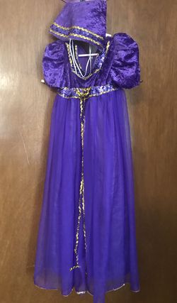 3 Costumes Size 3-5T Lot