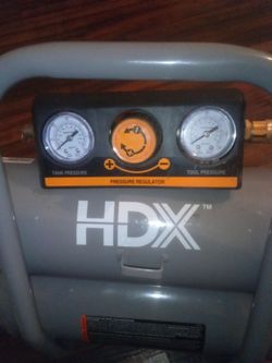Dual tank air compressor HDX 100 psi like new.