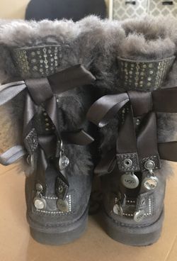 Women's size 5 UGG boots only worn once in excellent condition .