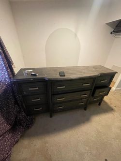 Free Dresser in Bonney Lake