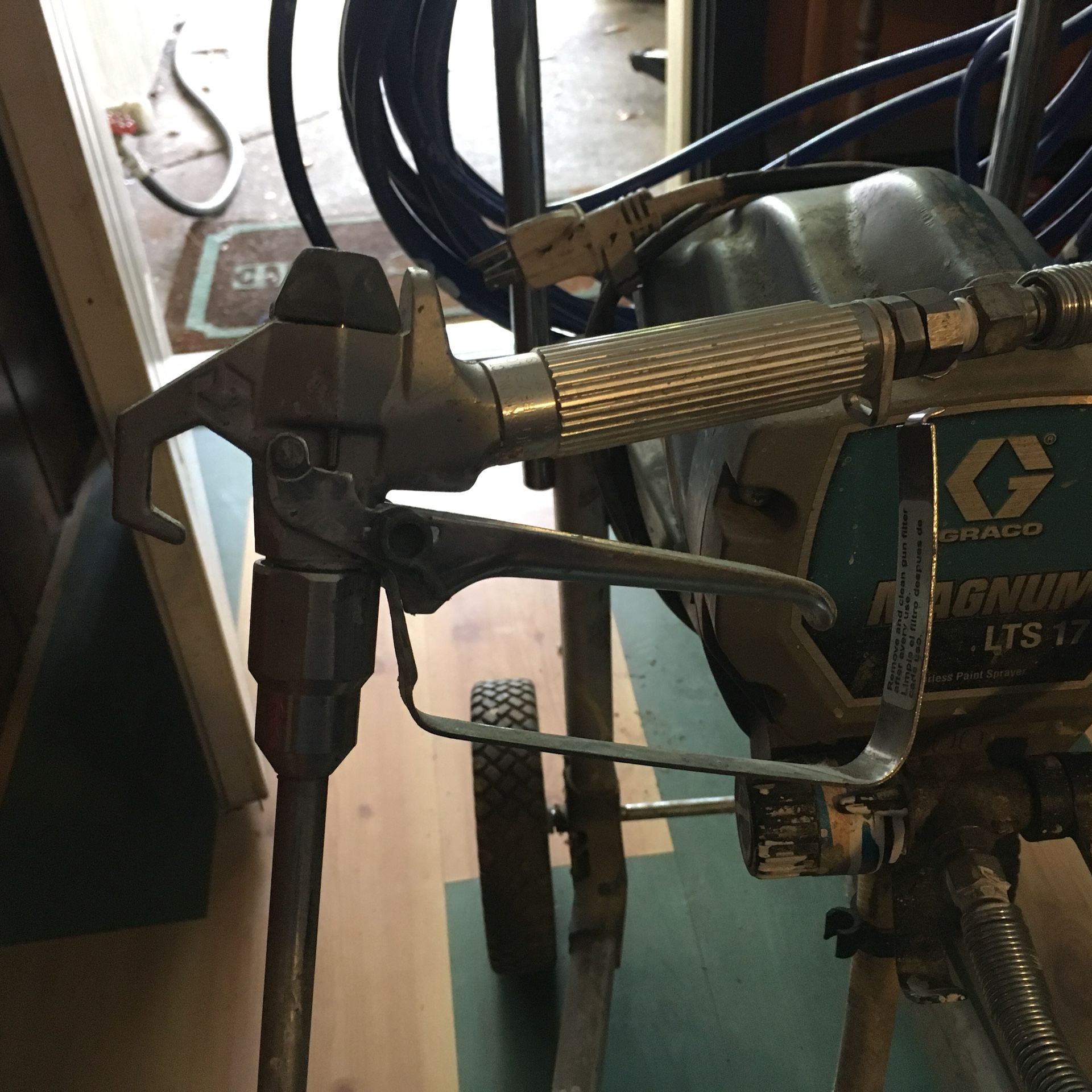 Graco lts 17 paint sprayer deals
