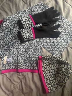 Michael Kors set with pink trim $30