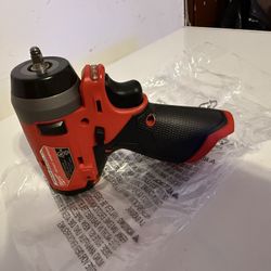 Milwaukee M12 FUEL 1/4" dr Stubby Impact Wrench 100 ft-lbs,