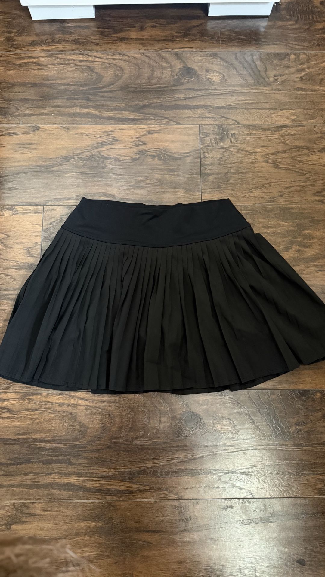 Alo skirt,black,size medium
