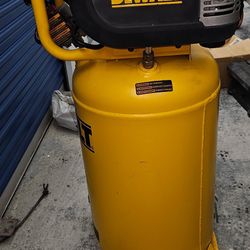 Dewalt  Compresor 15 Gallon 