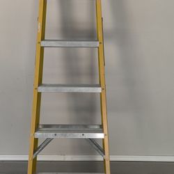 8 ft. Fiberglass Step Ladder with Shelf

