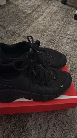 Women’s Nike Metcon’s Black SIZE 9 (read description)