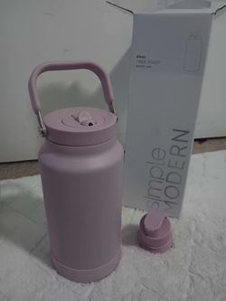 Water bottle- 64oz TREK PIVOT