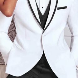 Sleek Slim-Fit Jacket – 42R | Worn Once, Dry Cleaned 