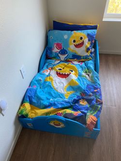 Toddler bed bed set included