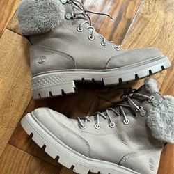Timberland boots (W) size 9-9.5