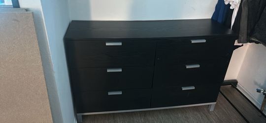 6 draw  black dresser