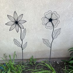 Two metal yard black decoration flowers 