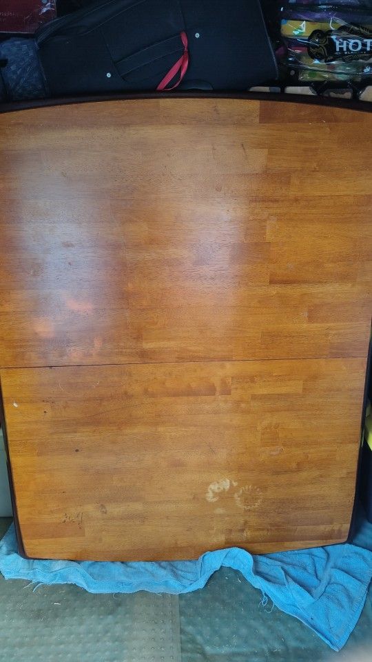 Dining Room Table And 6 Chairs