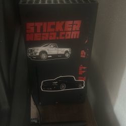 xbox series x good condition don’t really use it. NO BOX! comes with controller and all the wires 