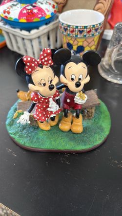Disney Parks “Puppy Love” figurine
