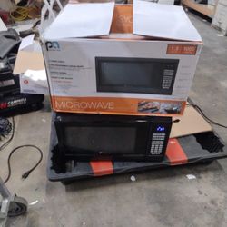 PerfectAire 1.3 CU FT Black Microwave 1000 Watts