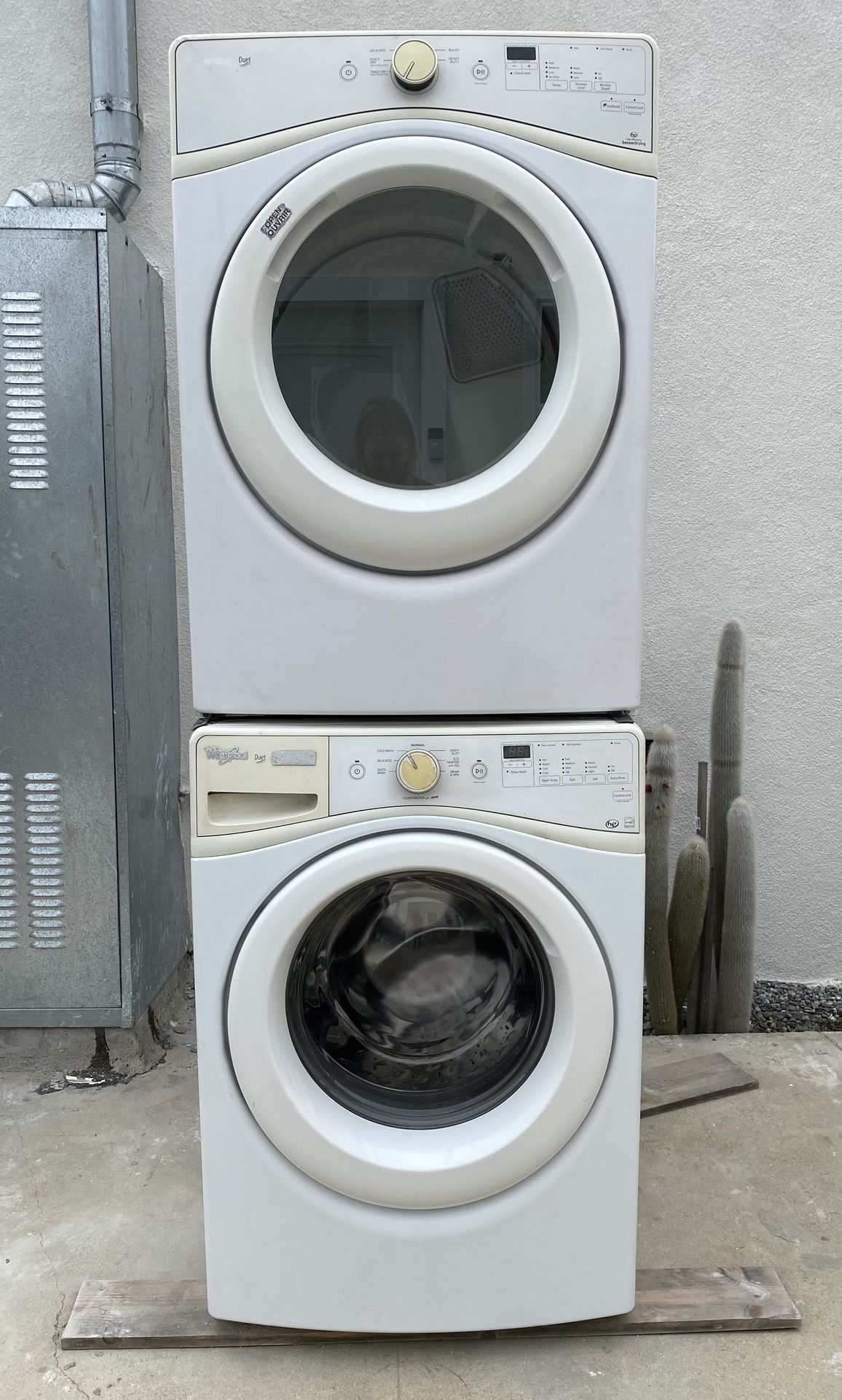 Whirlpool Duet - Washer & Gas Dryer Set 